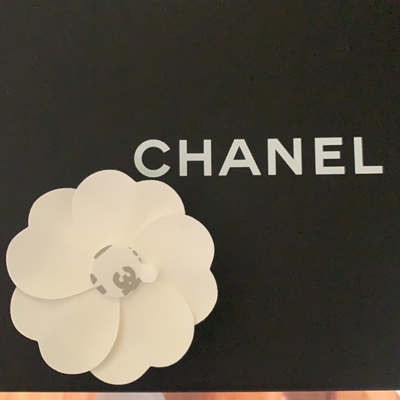 Chanel camellia flower - Picture 2 of 4